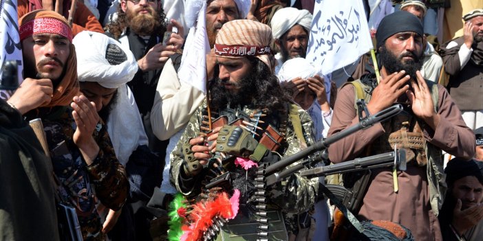Taliban'dan yeni yasak kararı. Bu kez erkeklere uygulanacak