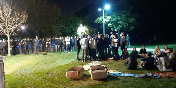 Barınma sorunu yaşayan öğrencilerin Kadıköy'deki eylemine müdahale edildi