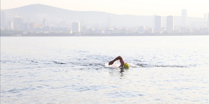 Deniz kirliliğine dikkati çekmek için Mersin'den KKTC'ye yüzüyor