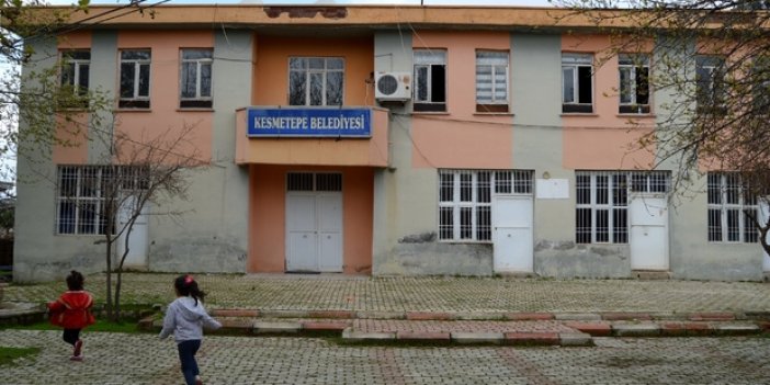 Kesmetepe Belediyesine ait kamyon, kepçe ve otomobil satışa sunuldu