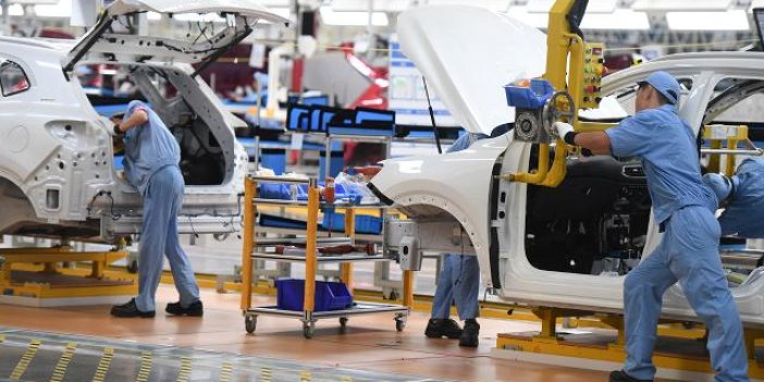Alman otomotiv devi çip krizi nedeniyle üretimi durduruyor