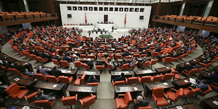 Yurt çıkmayan öğrencilere burs önerisini AKP ve MHP reddetti