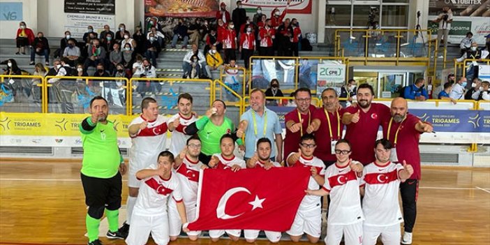 Down Sendromlular Futsal Milli Takımı bir ilki başardı! Helal olsun size çocuklar