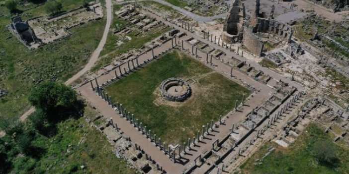 Türkiye'nin en uzun soluklu Perge antik kent kazısı 75 yıldır devam ediyor