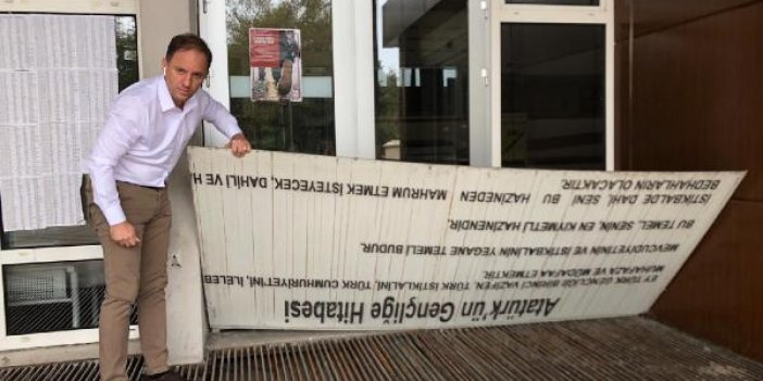 Gençliğe Hitabe'nin Zonguldak Valilik önündeki mazgala kapak yapılmasına inceleme