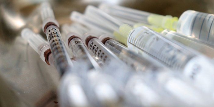 Milyonlarca insan aşıya ulaşamazken, ABD'de aşılar çöpe gidiyor