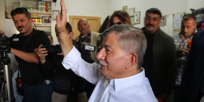Ahmet Davutoğlu kaza geçirdi! Bilgiyi yanında bulunan Nagehan Alçı verdi