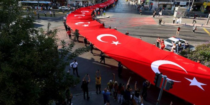 İzmir Marşı 29 Ekim'de yasaklandı. Mersin Gülnar İlçe Milli Eğitim Müdürü okullara talimat verdiği ileri sürüldü