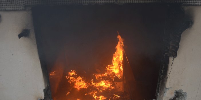 Avcılar'da 4 katlı binada yangın