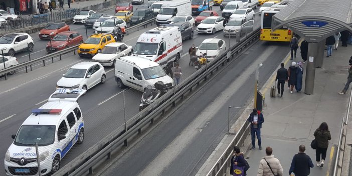 Şirinevler'de kaza trafik durma noktasına geldi