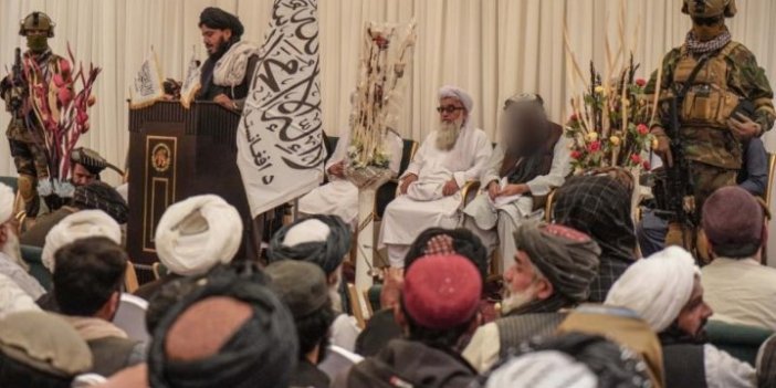 Canlı bombaların ailesine Taliban para dağıtıp toprak sözü verdi. İçişleri Bakanı ailelerle otelde buluştu