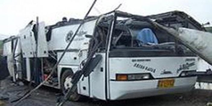 Mısır'da kamyon ve yolcu otobüsü çarpıştı: 19 ölü