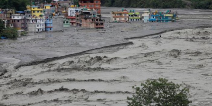 Nepal'de sel ve heyelan: 77 kişi öldü