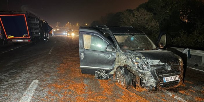 Yola dökülen salçalar nedeniyle 18 araç çarpıştı: 1 ölü, 10 yaralı