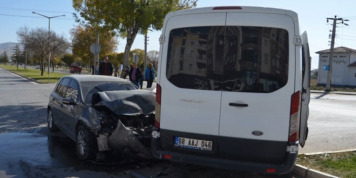 Öğrenci minibüsü kaza yaptı: 10 yaralı