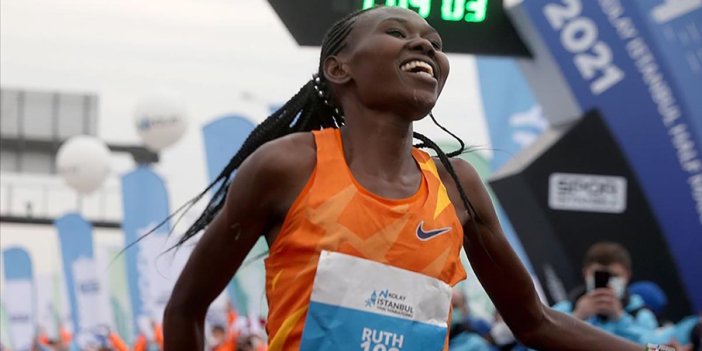 N Kolay İstanbul Yarı Maratonu kadınlarda 'Dünyanın En Hızlı Yarı Maratonu' oldu