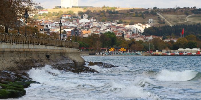 Poyraz, Marmara Denizi'nde ulaşımı olumsuz etkiledi