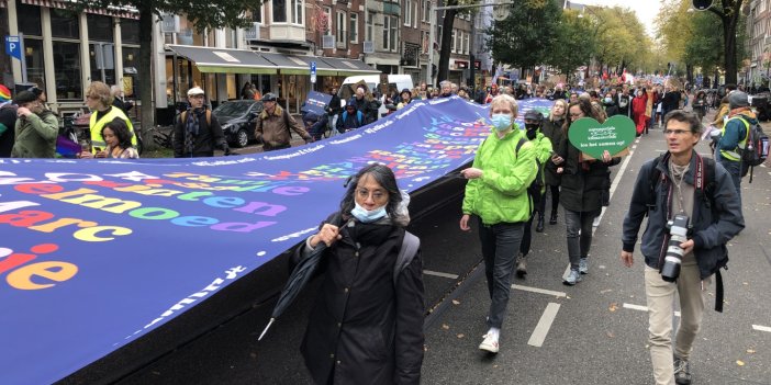 On binler Hollanda'da iklim politikalarını protesto etti