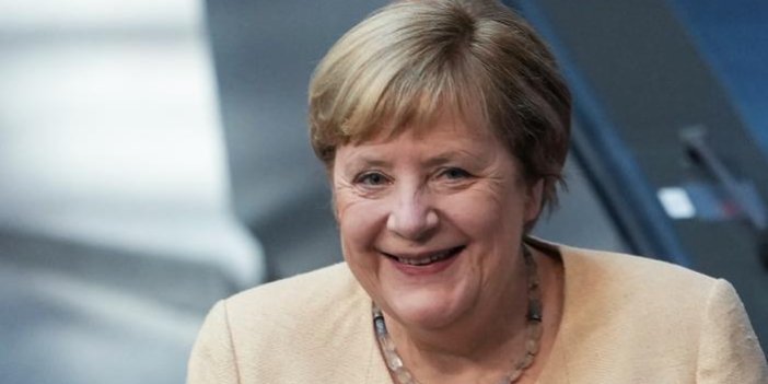 Merkel koltuğunu devrettikten sonra ne yapacağını açıkladı