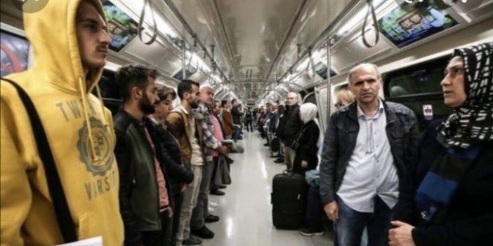 Bu fotoğraf metroda çekildi. Türkiye Ata'sını andı. İşte günün karesi