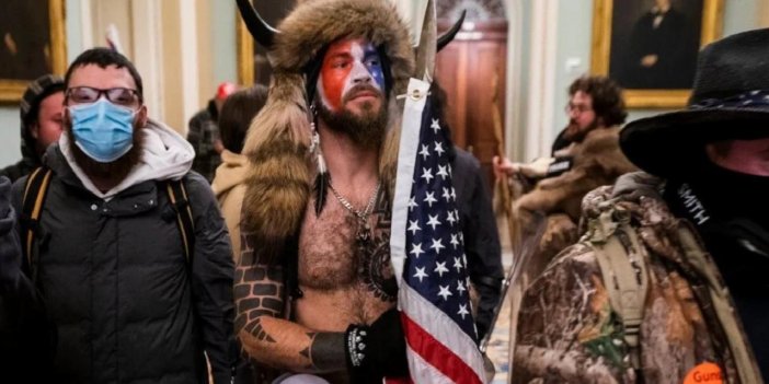 ABD’de Kongre baskınının simgesi 'boynuzlu şaman'a 51 ay hapis talebi