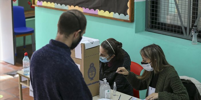 Arjantin halkı parlamento seçimleri için sandık başında