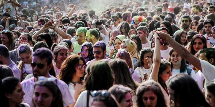 Anket sonuçlarına göre gençlerin yüzde 61'i Türkiye'den gitmek istiyor
