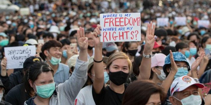 Tayland'da demokrasi yanlılarından eylem