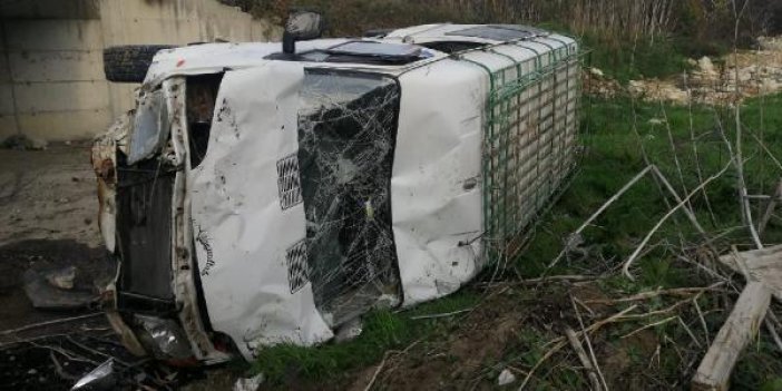 Başakşehir’de minibüs kanala uçtu, bir yolcu yaralandı