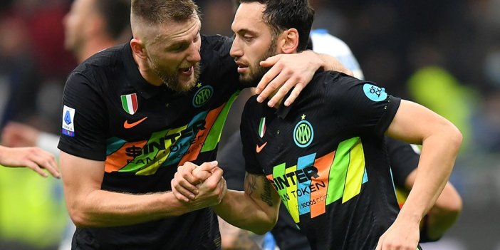 Hakan Çalhanoğlu attı Inter lider Napoli'yi devirdi
