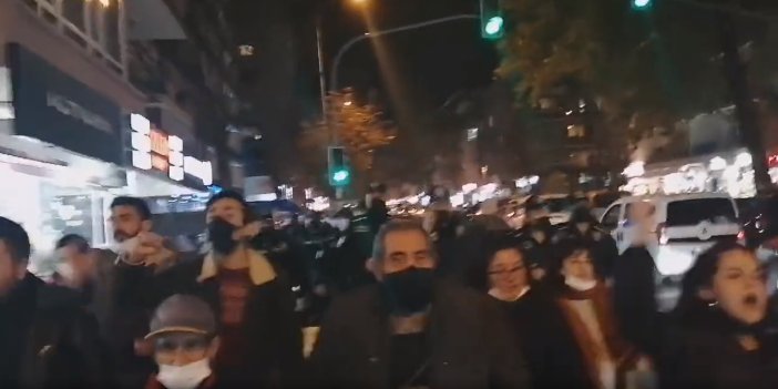 Ankara'da bir grup ''AKP istifa'' diyerek sokak slogan attı
