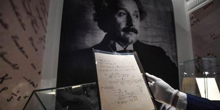 'Gizemli alıcıdan' Einstein'ın elyazmalarına rekor fiyat!