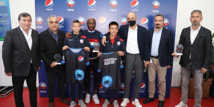 TSYD Yıldız Futbolcu Semineri'nde yıldızlar İzmir'de buluştu