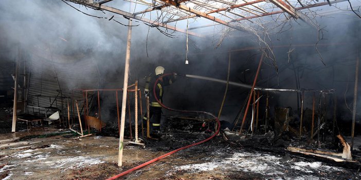 Dev yangın: 46 işyeri küle döndü