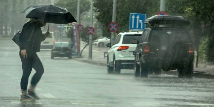 Antalya'da kuvvetli yağmur ve rüzgar etkili oldu