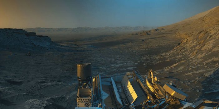 Mars'tan kartpostallık ilk fotoğraf. Panoramanın sağındaki detay dikkat çekti