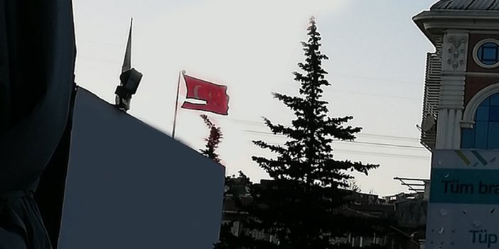 Çamlıca Tepesi'ne dikilen Türk Bayrağı'na büyük ayıp