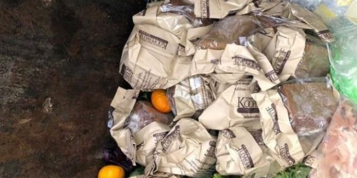 Erdoğan'ın alışveriş yaptığı Tarım Kredi Marketleri ekmekleri çöpe attı
