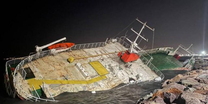 Maltepe'de lodos nedeniyle karaya oturan gemi batmaya başladı