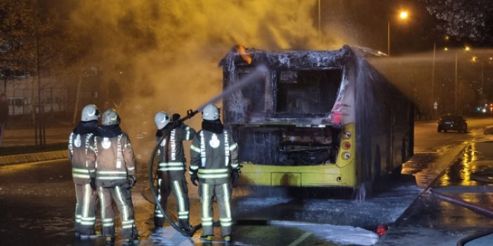 Başakşehir'de özel halk otobüsü alev alev yandı
