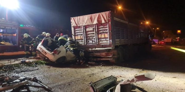  İzmit’te korkunç kaza, Otomobil, kamyonun altına girdi '3 ölü'