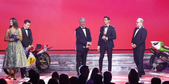 Dünya Superbike şampiyonu Toprak Razgatlıoğlu, ödülünü aldı