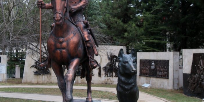 Bozkurt heykeli, 44 yıl sonra yerine konuldu