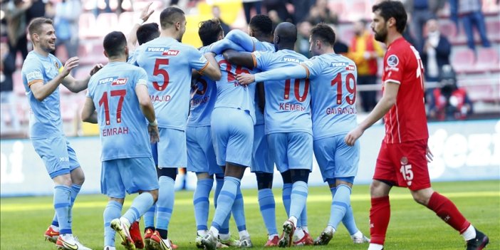 9 kişi kalan Kayserispor, Antalyaspor'u devirdi