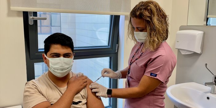 TURKOVAC'ın Faz-3 çalışması için 100 gönüllü aşı oldu