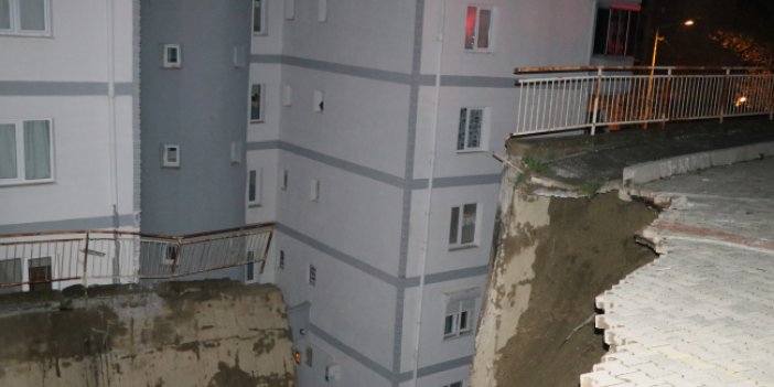 İzmir'de istinat duvarı çöktü: 88 daire tahliye edildi