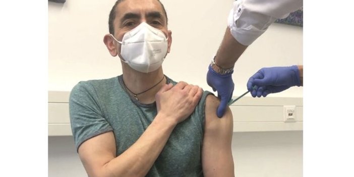 Uğur Şahin’den 'aşı olmadı' iddialarına fotoğraflı yanıt