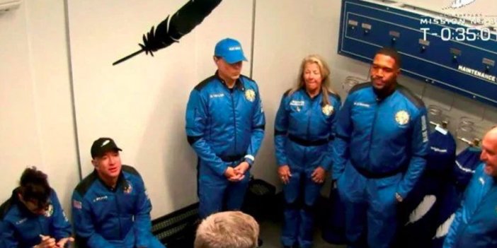 Jeff Bezos'un firması uzaya 3.turistik uçuşu yaptı