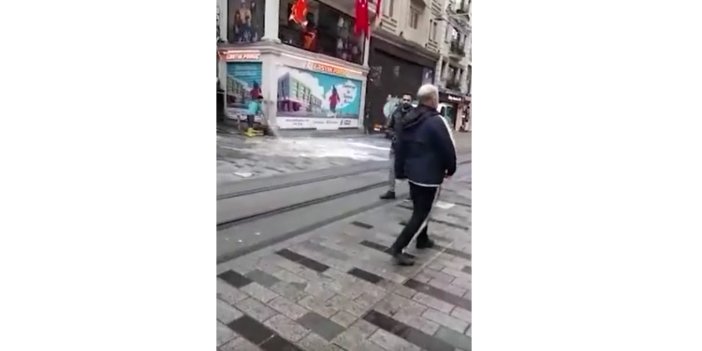 İstanbul'da skandal görüntüler. AKP'li Beyoğlu Belediyesi çöpleri İBB ekiplerine süpürdü
