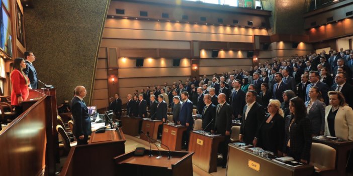 AKP ve CHP'liler birbirine girdi. İBB Meclisi'nde AKP'li Faruk Akkuş'tan skandal Türkan Saylan sözleri